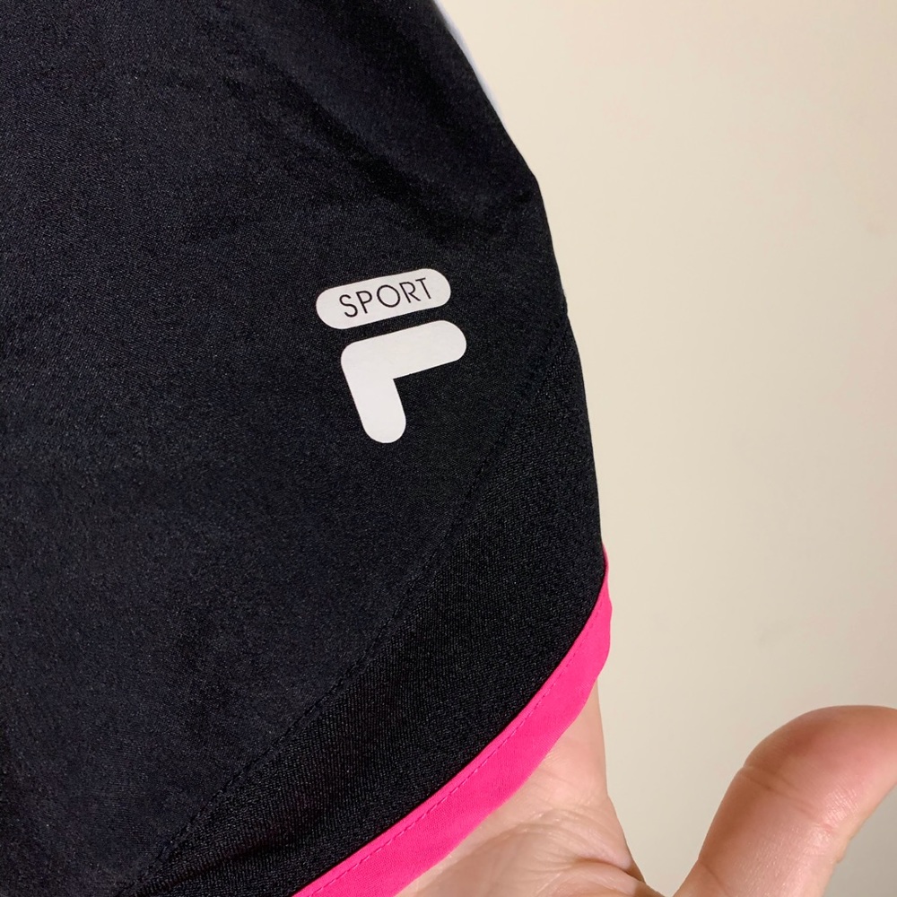 🌸 FILA Performance Mesh Workout Shorts - Picture 4 of 8